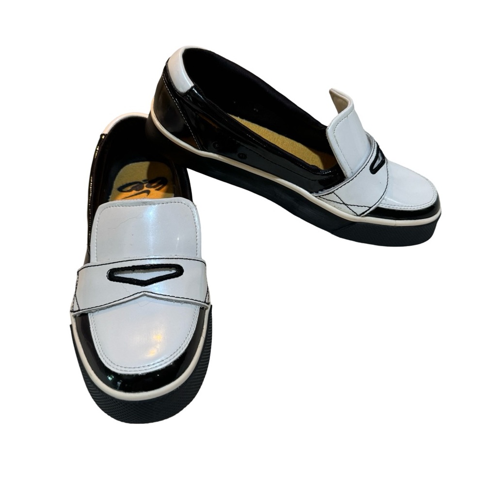 Nike womens black and white loafers. 1” heel